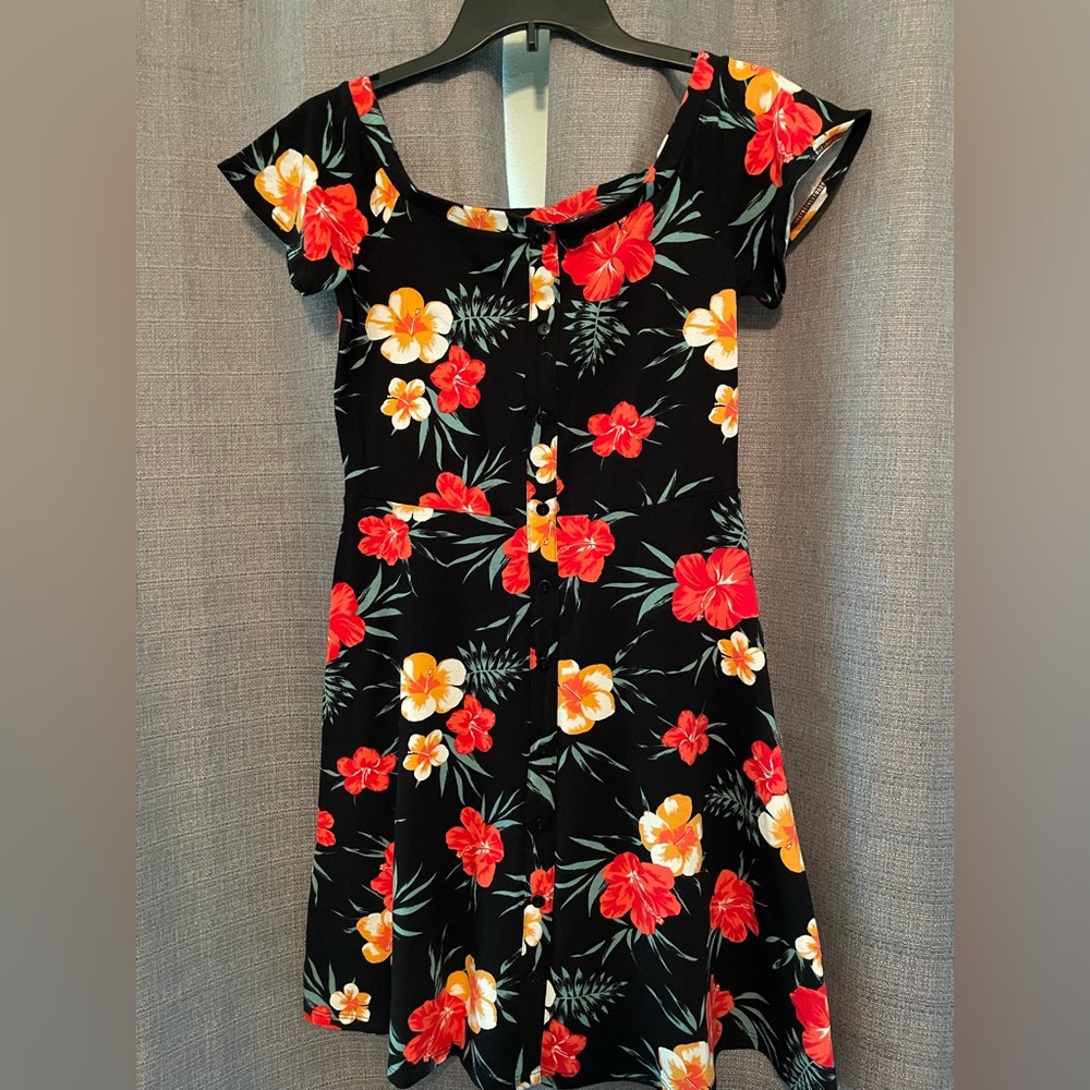 Super cute dress.